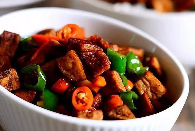  淀粉|家常菜推荐：莴笋烧鸭块、糖醋鸡片、筋头巴脑烧胡萝卜的做法