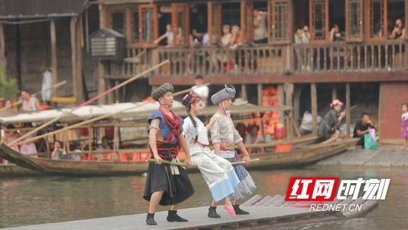 圆梦|等待90年，凤凰古城为“翠翠”圆梦浪漫水上婚礼