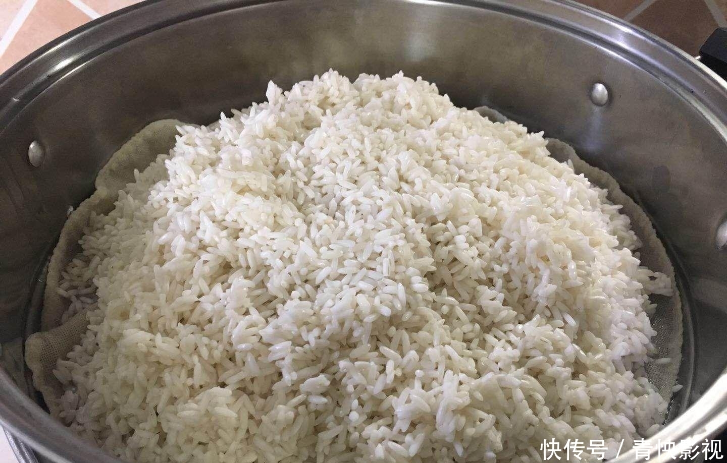 秋冬季|秋冬季最爱喝它,又香又甜还暖胃,做一罐能吃一个月,做法超简单