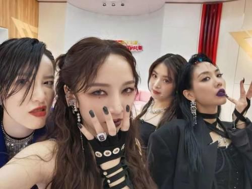  争议|《浪姐》拉票环节惹争议，万茜主角戏份太明显！宁静对结果不服