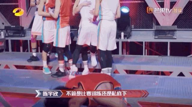 满屏|满屏都是行走的荷尔蒙，这群热血少年我太可了