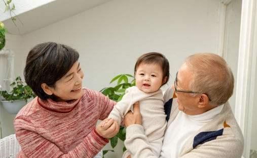  小孩|家中的孩子睡觉后有4种主要表现, 是脾胃“求助”的数据信号, 家长要高度重视