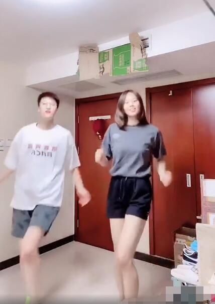  龚翔宇|中国女排俩国手同框热舞！奥运冠军面带笑容动作到位，大长腿吸睛