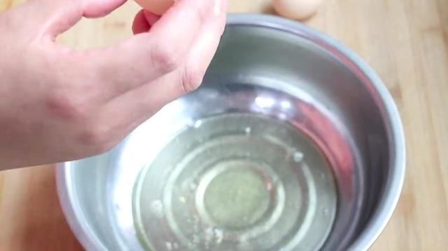  滋润|可可戚风蛋糕的做法，味道好吃不腻，口感滋润嫩爽！