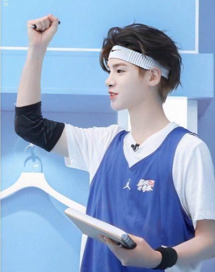  好听|周震南粉丝叫南极星，王晨艺粉丝叫小野兽，黄明昊粉丝名好听哭了