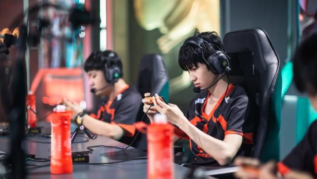  AG|助威榜一诺“一人独大”，AG超玩会“造星”成功？