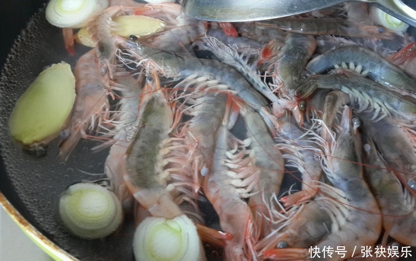 热水|煮虾,冷水煮还是热水煮这1步做错,难怪虾肉又老又腥,不入味