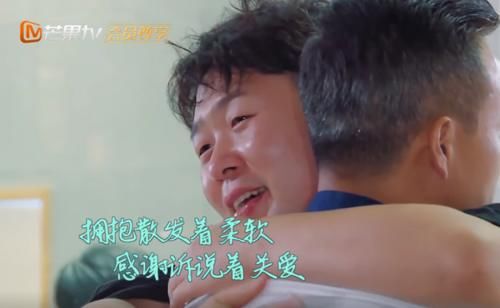  王俊凯|《中餐厅》备800份菜，赵丽颖切菜到手麻，王俊凯的表现，却大不相同