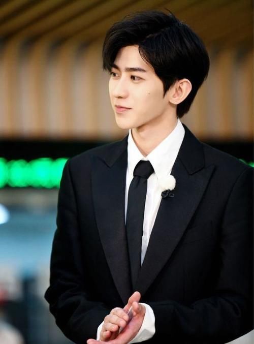  两极分化|《奔跑吧》即将收官，蔡徐坤遭受争议，口碑两极分化严重？