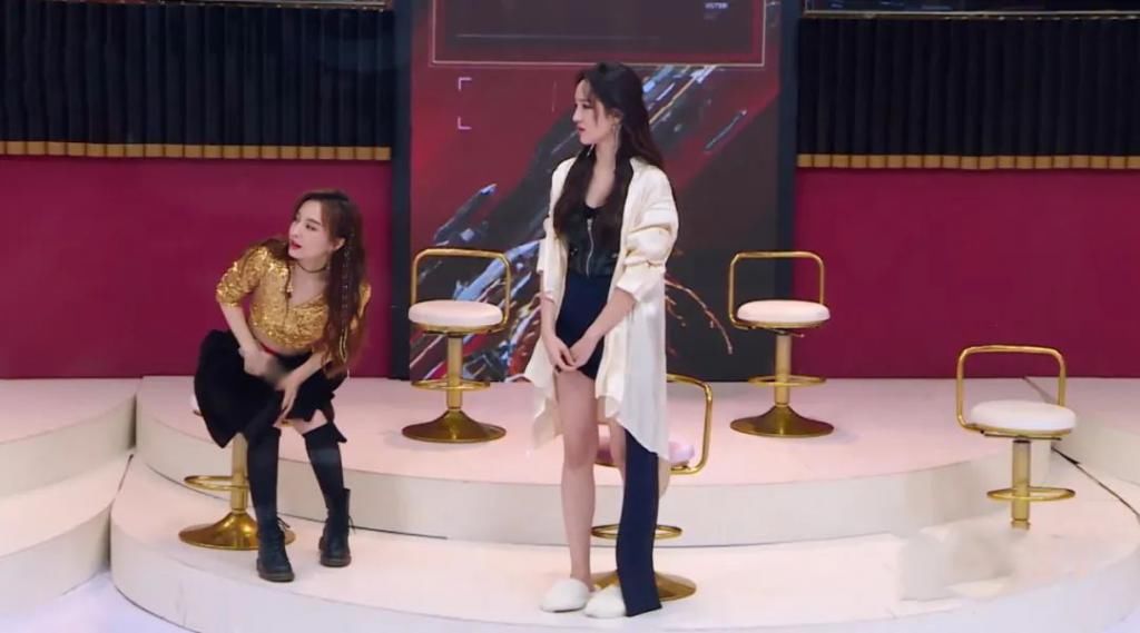  淘汰|万茜险滑倒、金莎扇子掉、宁静也失误，姐姐状况频出孟佳却被淘汰
