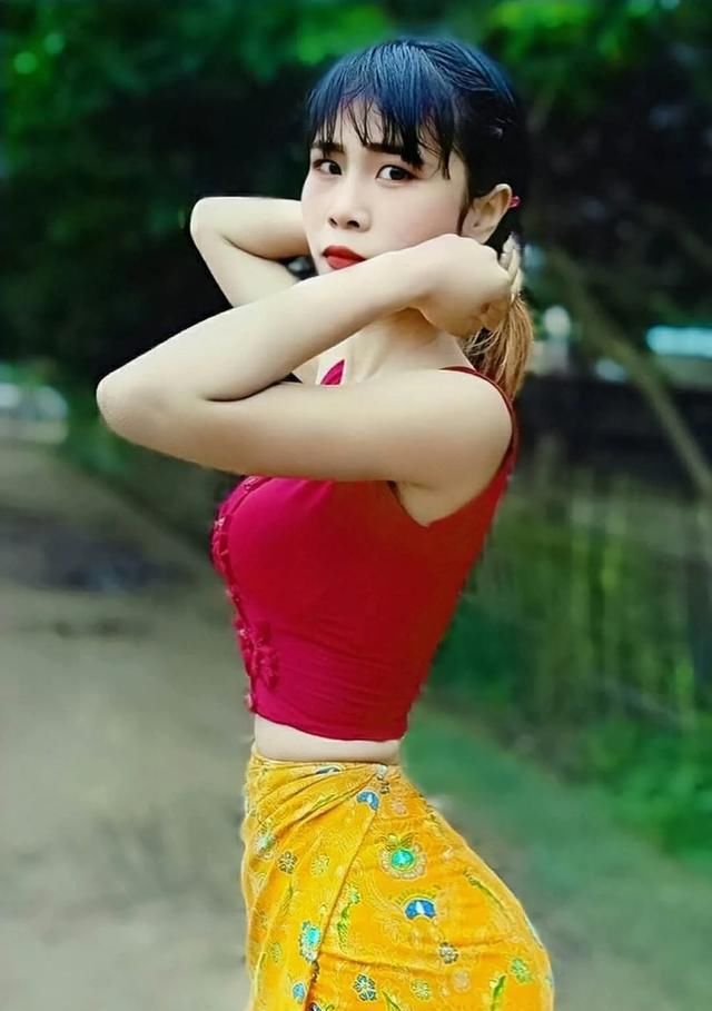  英国的罗米|缅甸女孩打破世界纪录，成为全球腰最细的人！自曝细腰纯天然