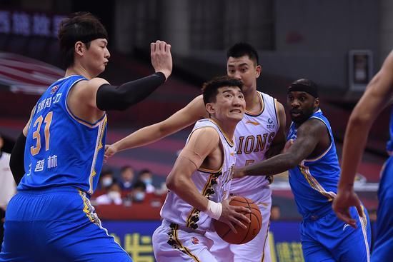  孙铭徽|全华班没给姚明丢脸，孙铭徽1节11分对轰火箭球星，最后2秒遭绝平