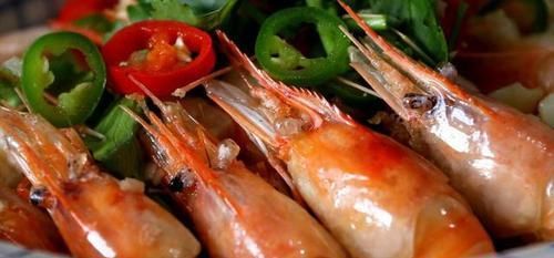  做法|大虾这么做壳酥肉嫩，比香辣虾做法简单，比白灼虾开胃