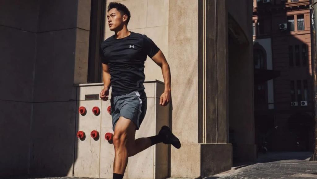  运动|33个肌肉帅哥争做“1”，你确定这不是专做给gay看的节目吗？