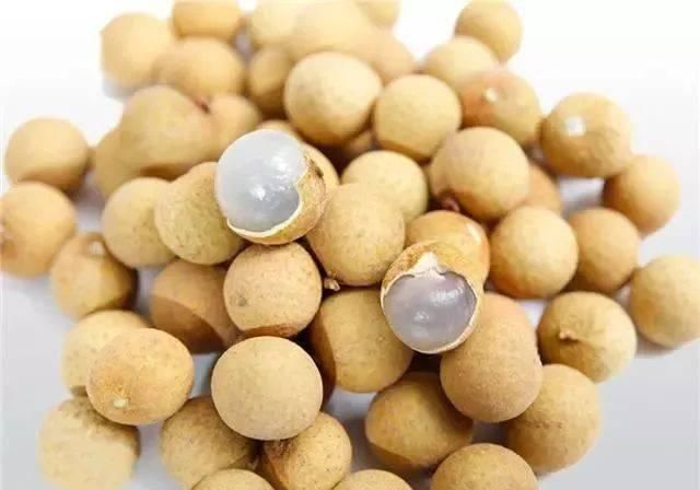  斗门|斗门的龙眼大量上市，吃不完还可以浸酒，发酵型果酒！