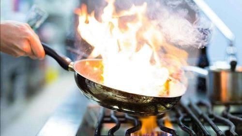 关键|炒菜50年大厨不管炒什么菜,出锅放10克“它”,立刻又香又入味