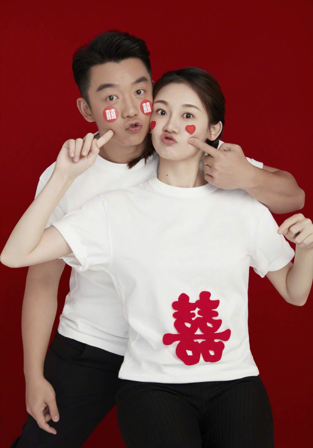 温馨|苗苗早已平安生子，郑恺一家三口生活温馨