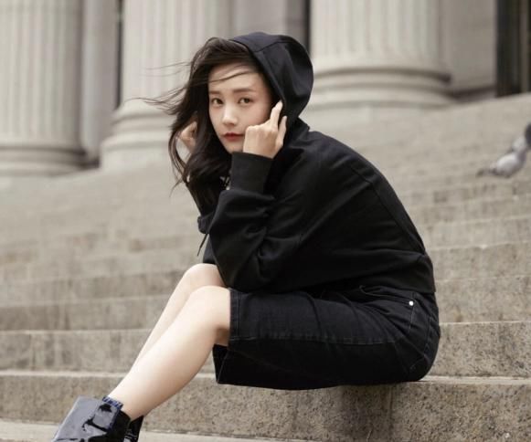  参加|李一桐曾参加过相亲节目？看清和她牵手的男嘉宾，这不罗志祥吗