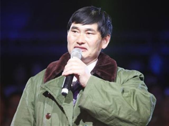 悲哀|对英雄大加指责，将网红视为偶像，价值观扭曲的背后是社会的悲哀