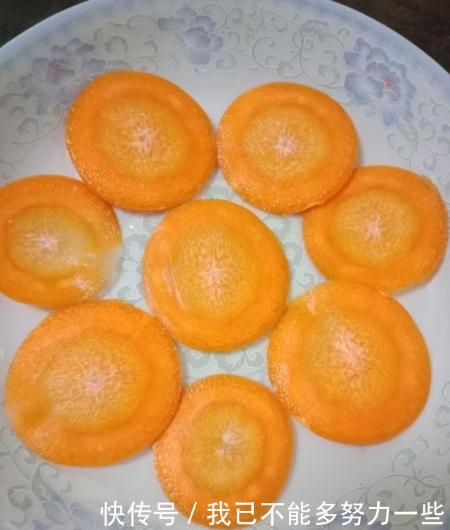 上桌|秋天,这菜好便宜,将它做成丸子,鲜香美味,上桌瞬间扫光