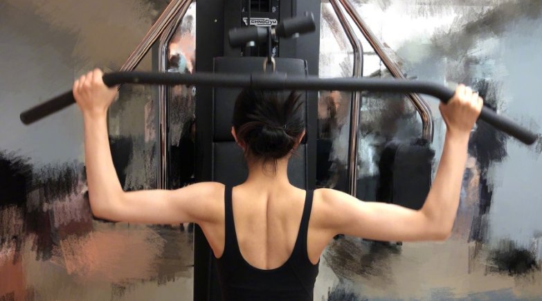 高温|赵丽颖高温拍摄宣传片,后背出汗后,下意识的动作太圈粉