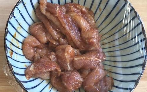 不柴|猪肉别老做红烧肉,教你一招猪瘦肉嫩香不柴,孩子能多吃一碗饭