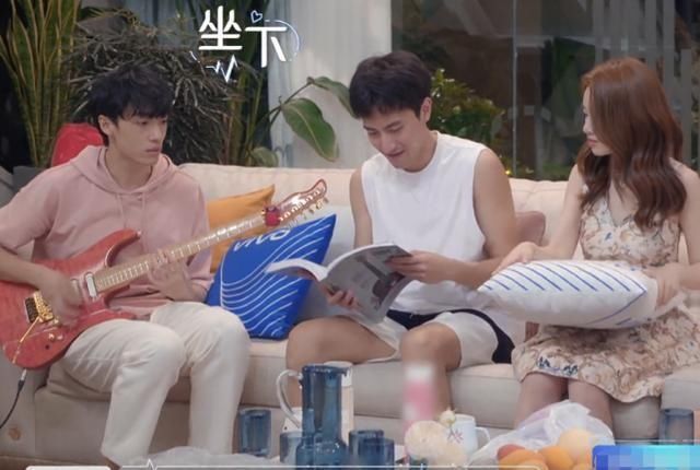  绪带在脸上|心动的信号：男二坐女一身边，不小心碰到男一琴，结果又是名场面