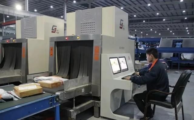  安检|中通快递用假人当安检员？快递产业安检问题存疏漏，公共安全事件频发