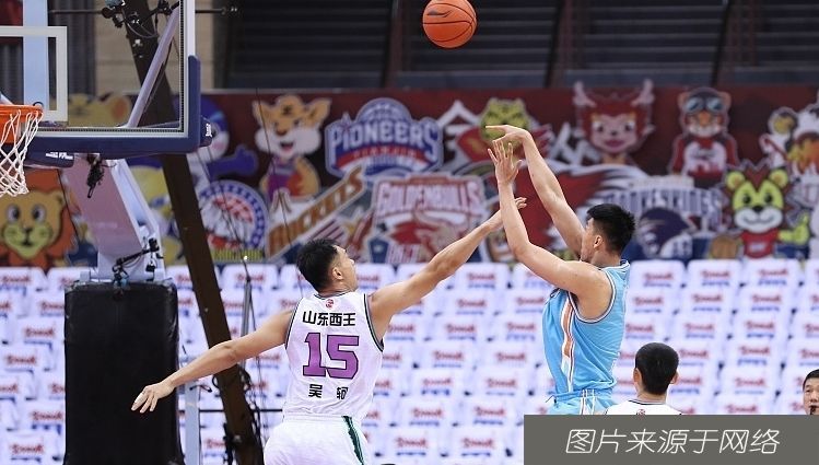 山东男篮|过于低调!当掌声送给麒麟才子组合时,有人想起21岁的范子铭吗?