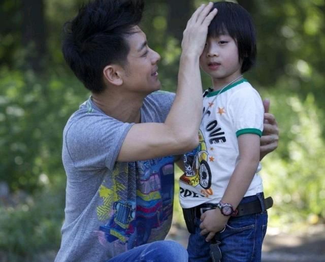  林志颖|林志颖大儿子Kimi时隔七年亮相！眉眼发型引关注，俨然是个小大人