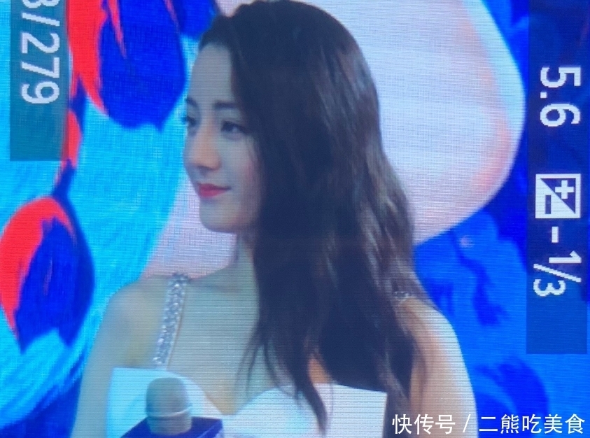  迪不修|为啥粉丝说热巴是“迪不修”？放大相机中的原始照片，全明白了