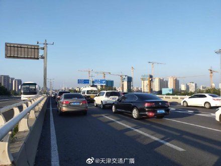  天津|天津 快速路四车追尾事故