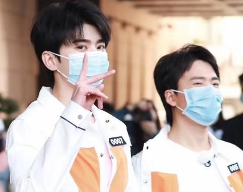  独特|有种“独特”叫郑恺，别人拍跑男合照都很重视，唯独他像是“客串”