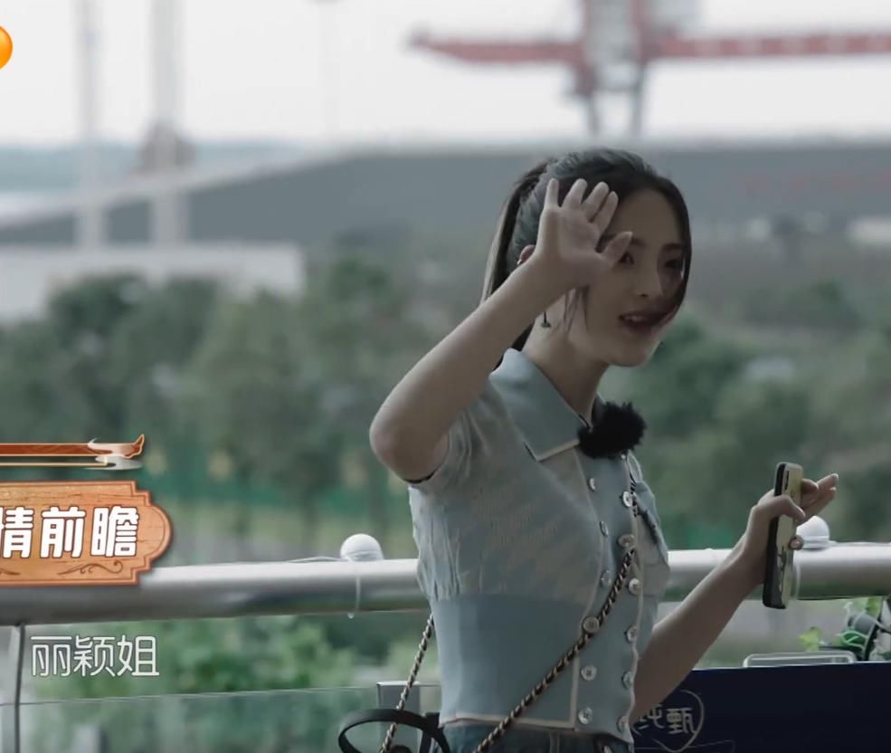  自我介绍|《中餐厅》杨超越直呼“丽颖姐”，听清她的自我介绍，难怪这么火