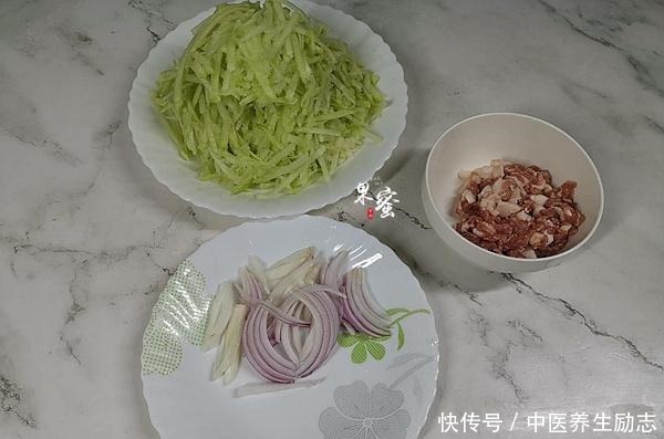 过瘾|这面点,比包子简单,比馒头好吃,一卷一蒸,吃得过瘾