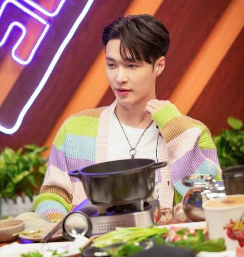  刘雨昕|街舞总决赛节目单，张艺兴表演与粉丝应援搭配，易烊千玺刘雨昕选歌有寓意