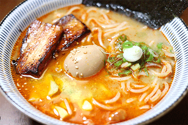  进去|纽约第一家日式油泼面+宝藏小酒馆新张！进去的居然都被上了一课？