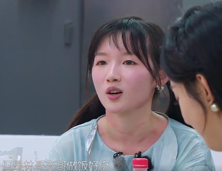  李浩菲|赵丽颖在中餐厅的镜头没有李浩菲多？她干的这些活，导演真不敢拍