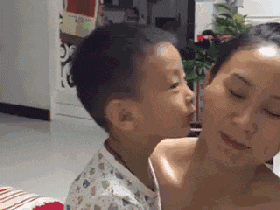 GIF|搞笑GIF：小家伙我还治不了你了