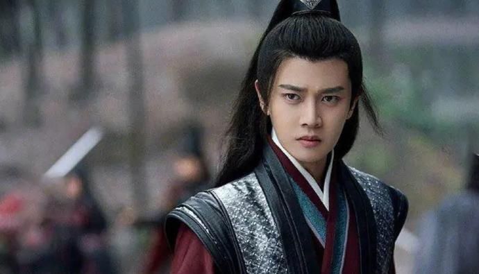  终于|荧幕上酷酷的任嘉伦，没想到是个话痨，非科班出身的他终于出圈了