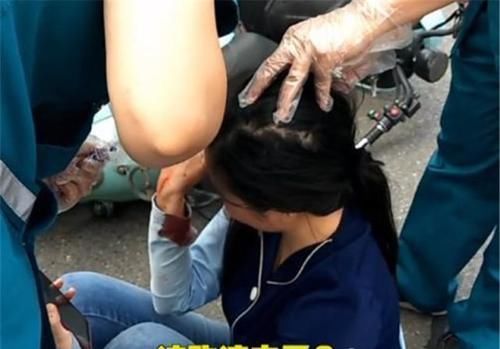 女子|女子骑电动车被撞,上演失忆狗血桥段,网友:小鲜肉赶紧来学表演!