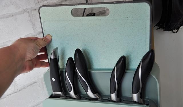 不用|它所含的钙质与牛奶相当,更易被吸收,做成汤,不用淀粉也滑溜