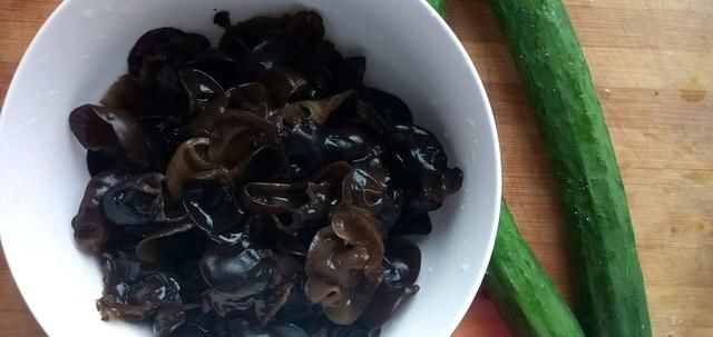  学会|学会这样做芹菜拌木耳，营养美味超下饭，吃一次就让人念念不忘