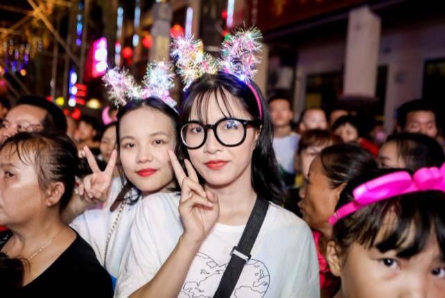 现场|屯昌打造品牌IP活动 美食音乐节暨荧光夜跑活动受追捧