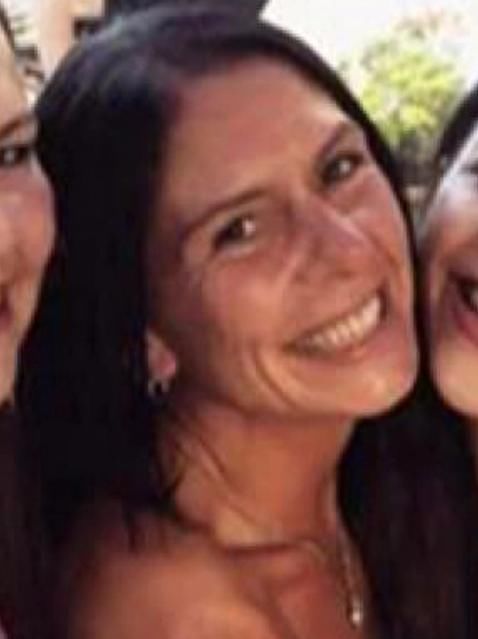 坠落|英47岁女子梦游从18米阳台坠落,身上多处骨折,但奇迹生还