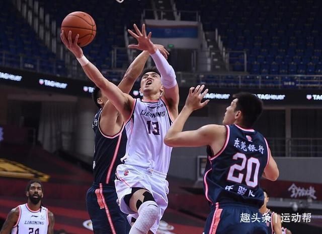 发威|辽篮血拼拿下广东!三人站出造超级大逆转!绝地反击郭艾伦发威