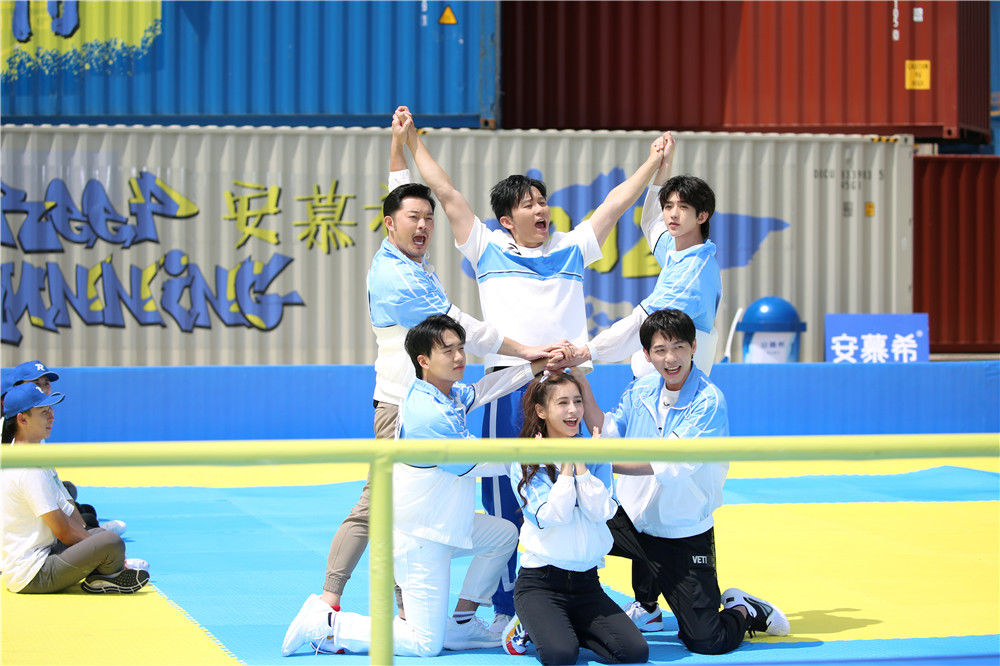  陈立农|《奔跑吧》100期，00后陈立农周震南对决“老年人”