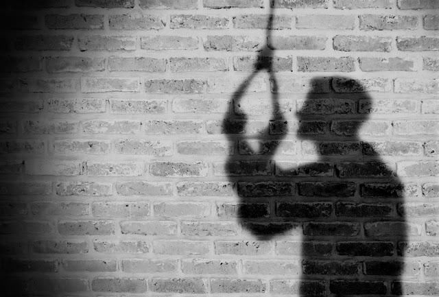  离奇|男子家中离奇死亡妻子匆忙将他下葬，尸体埋了28天又被警方挖出