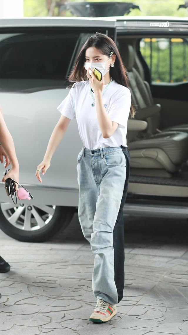  中餐厅|杨超越《中餐厅》路透造型大赏，有的休闲有的可爱，都超级好看！