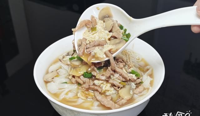 筋道|“手擀面”怎么做才能爽滑、筋道、有嚼劲?方法、配料,都在这里